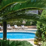 O7 Alondra Hotel